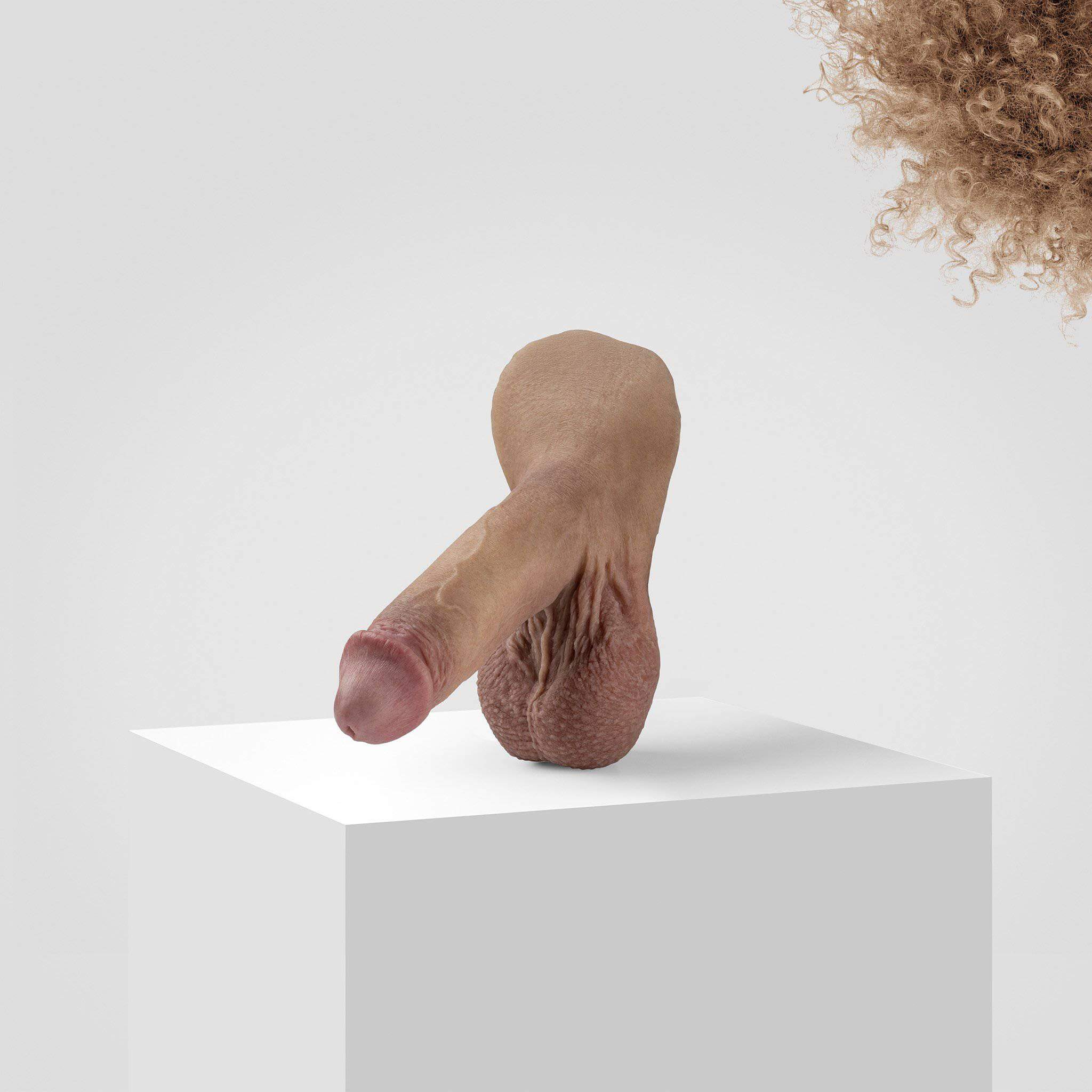 Emisil ER05 | Bold Hyper-Realistic Pack & Play Model - Image 25