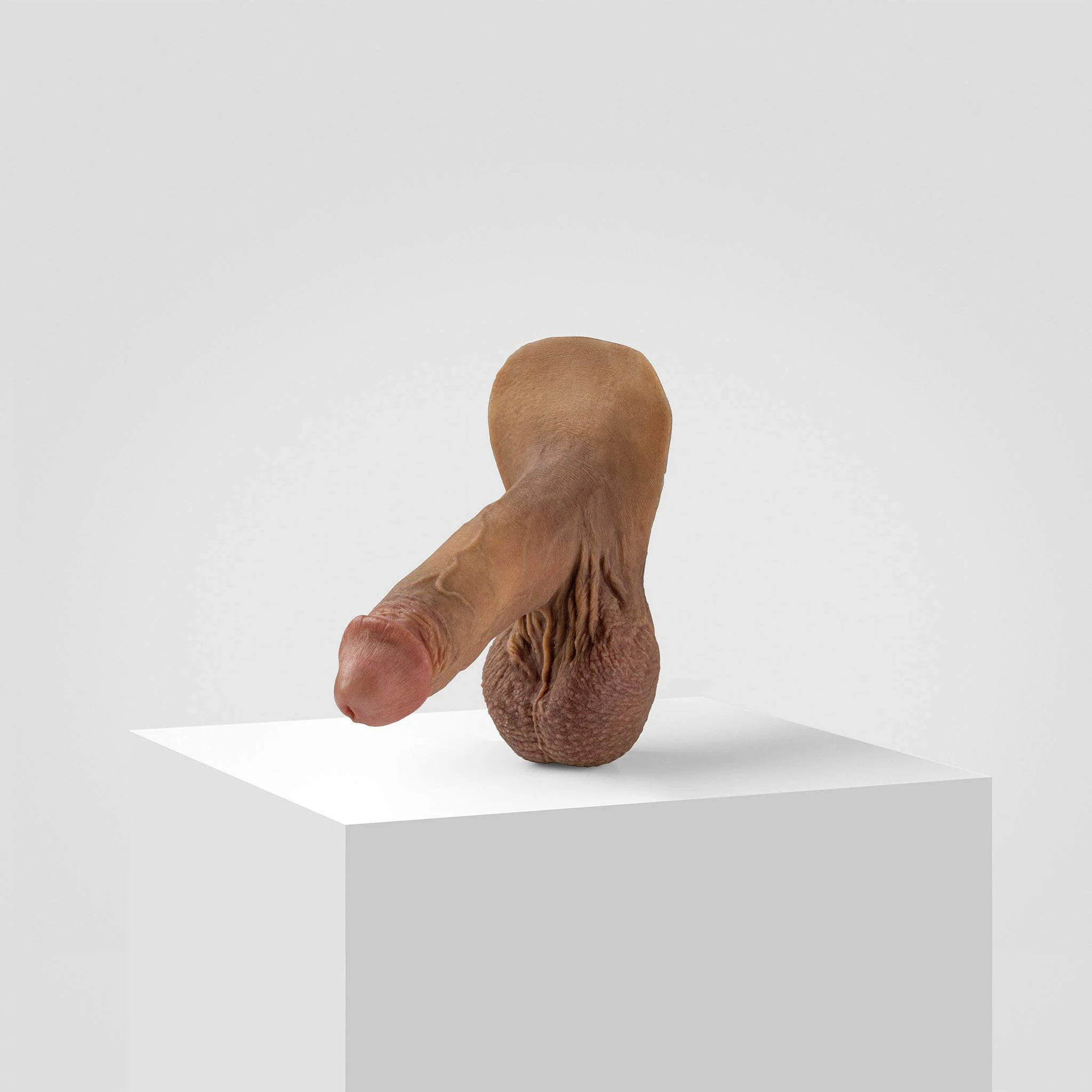 Emisil ER05 | Bold Hyper-Realistic Pack & Play Model - Image 26