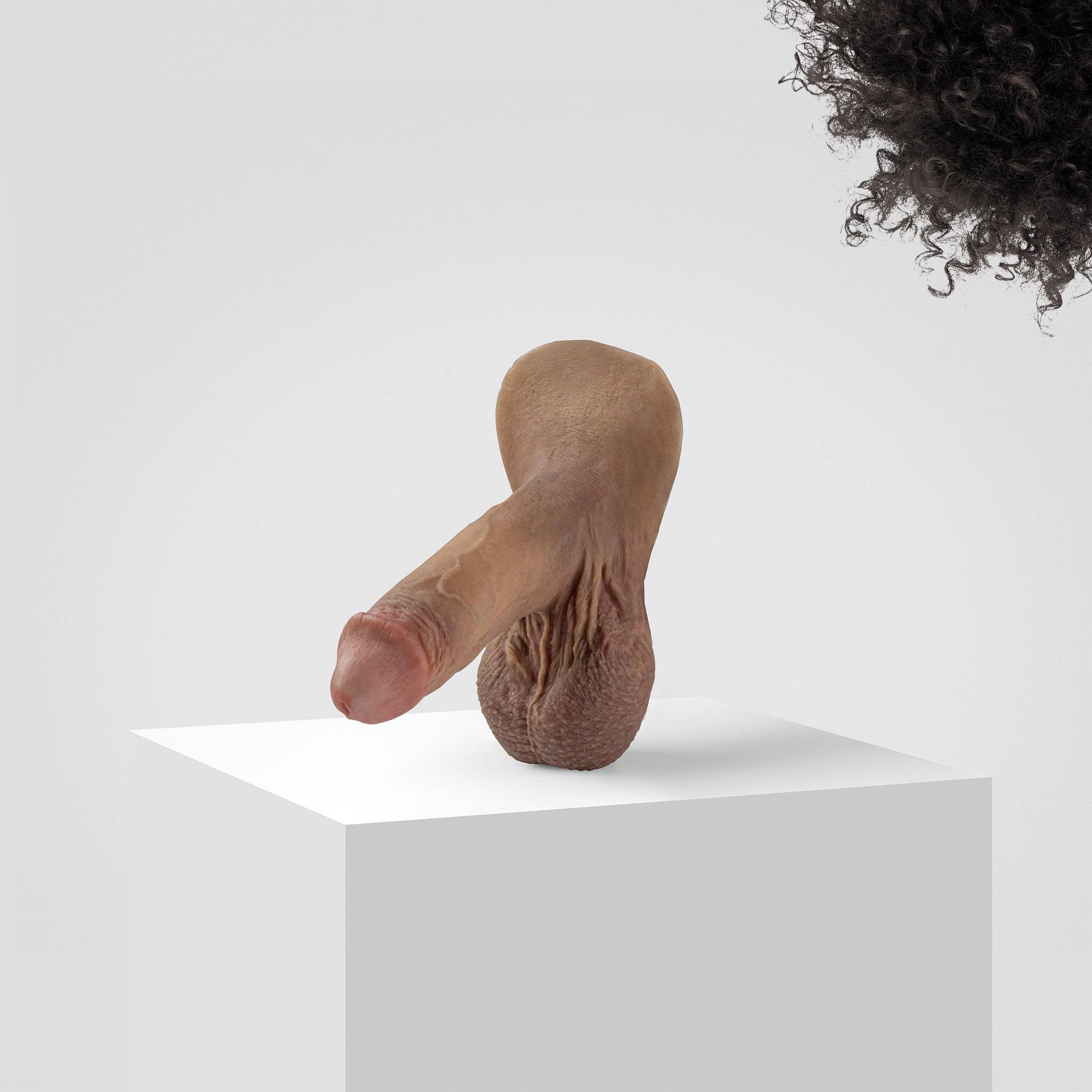Emisil ER05 | Bold Hyper-Realistic Pack & Play Model - Image 39