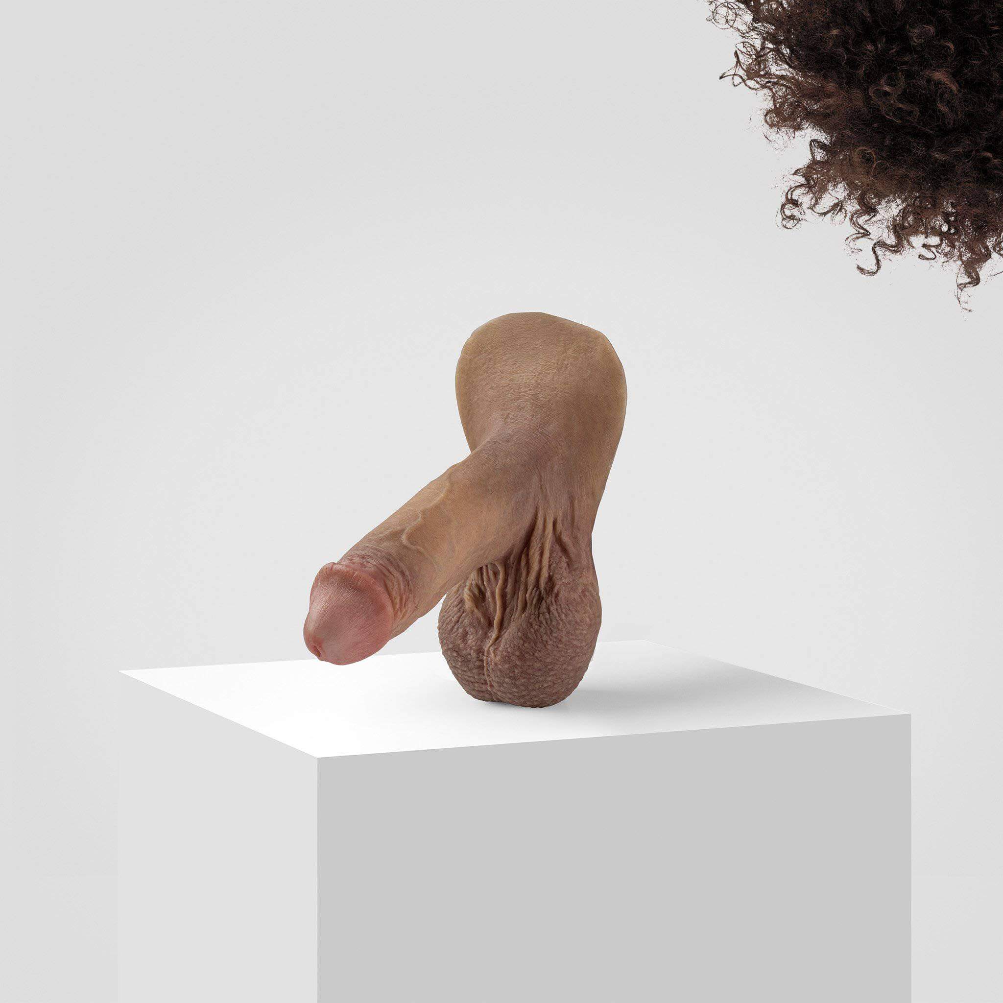 Emisil ER05 | Bold Hyper-Realistic Pack & Play Model - Image 40