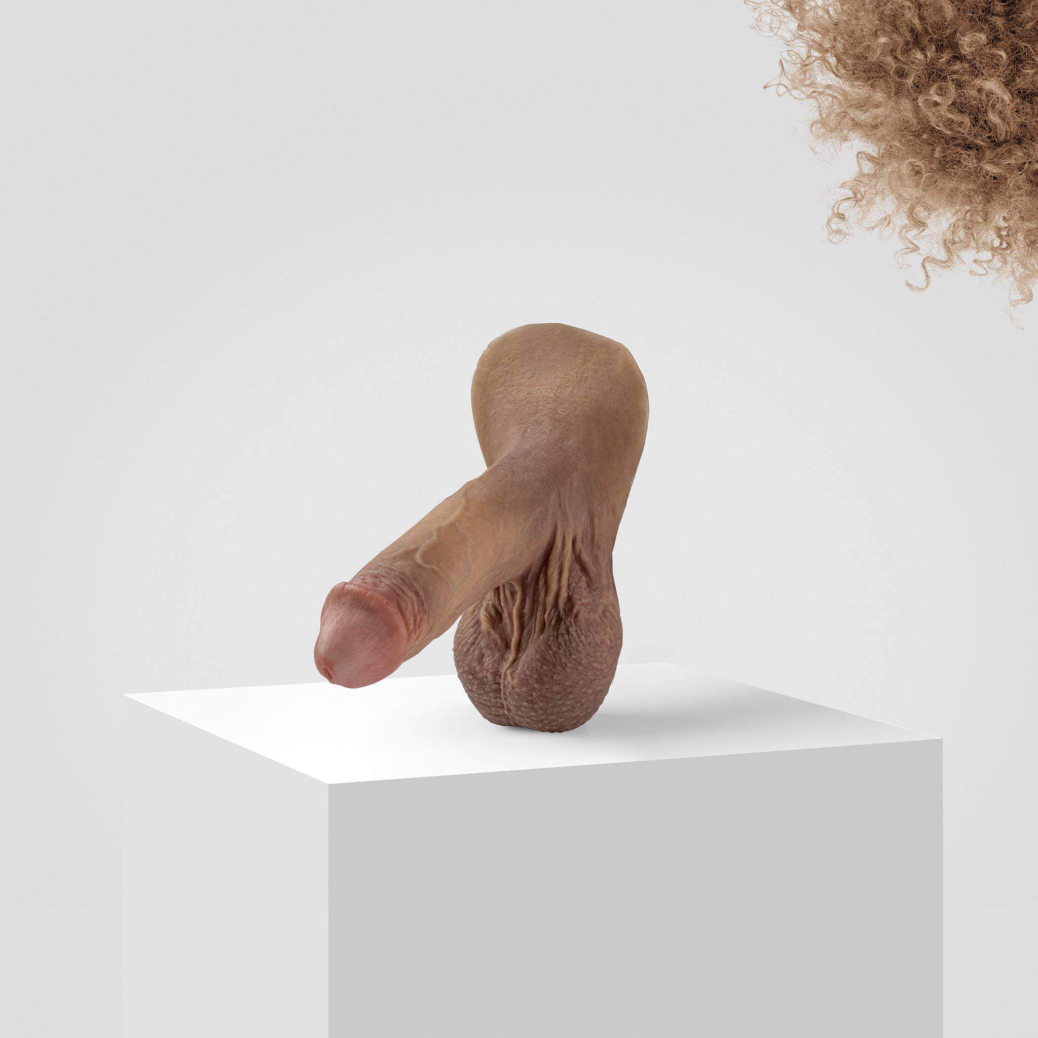 Emisil ER05 | Bold Hyper-Realistic Pack & Play Model - Image 41