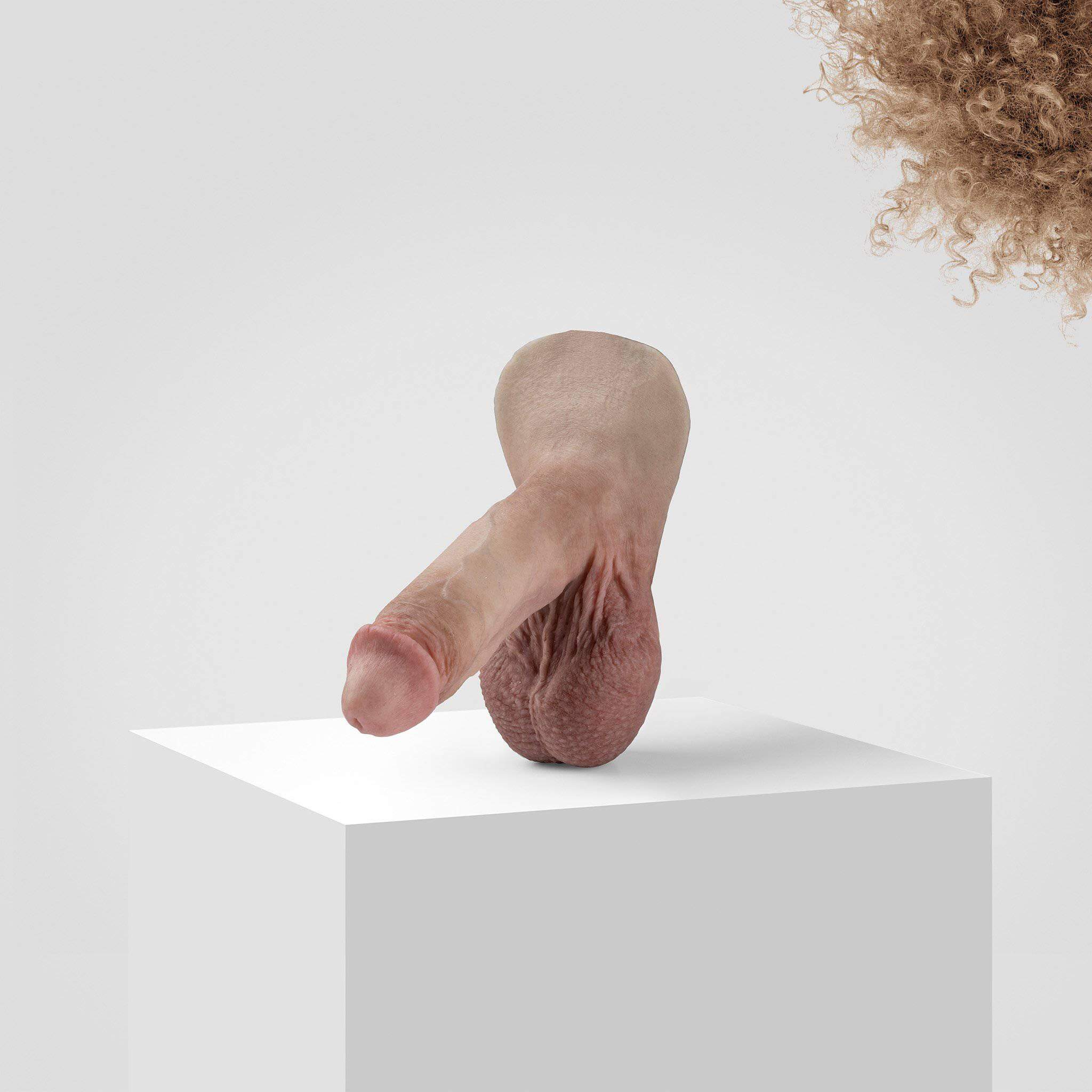 Emisil ER05 | Bold Hyper-Realistic Pack & Play Model - Image 54