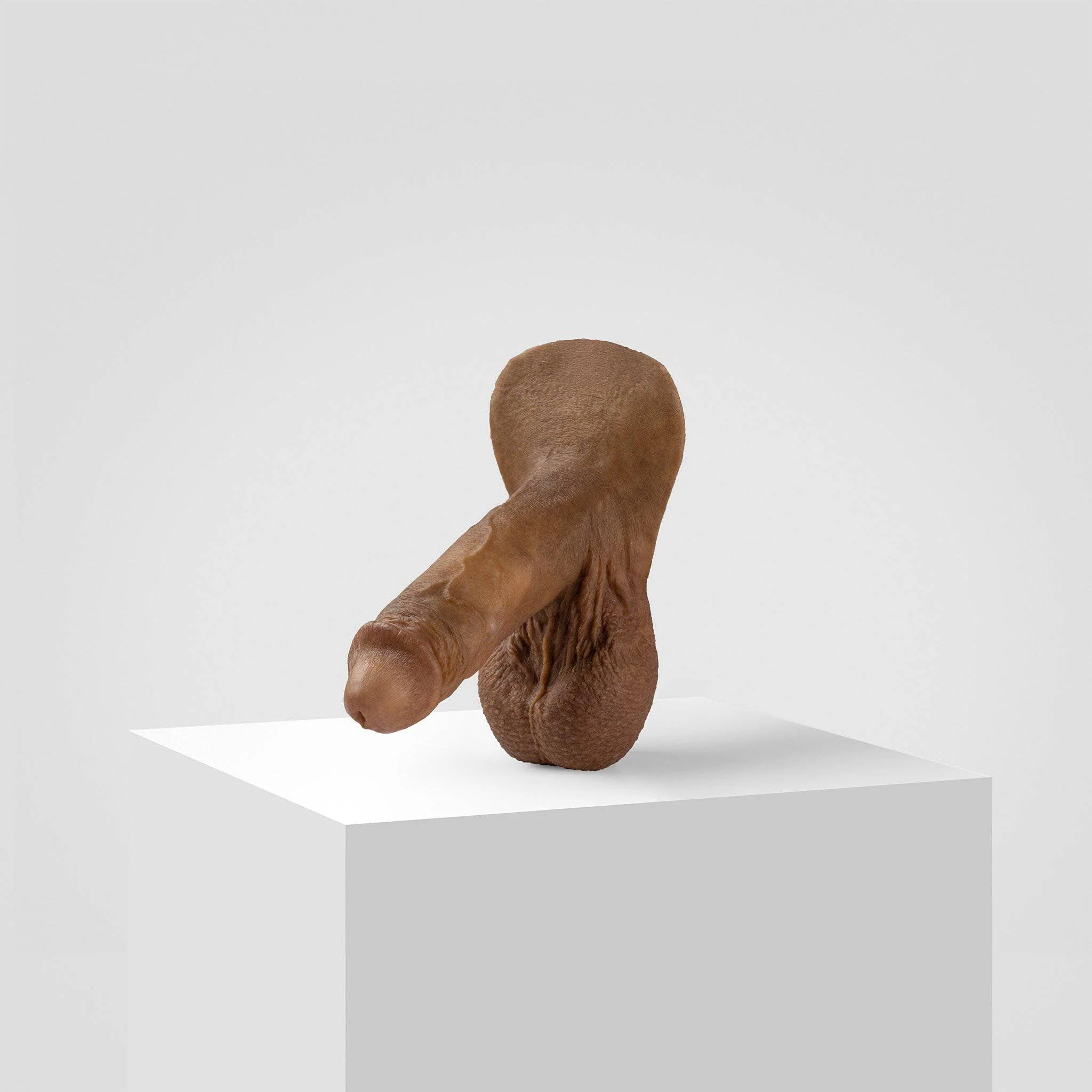 Emisil ER05 | Bold Hyper-Realistic Pack & Play Model - Image 73