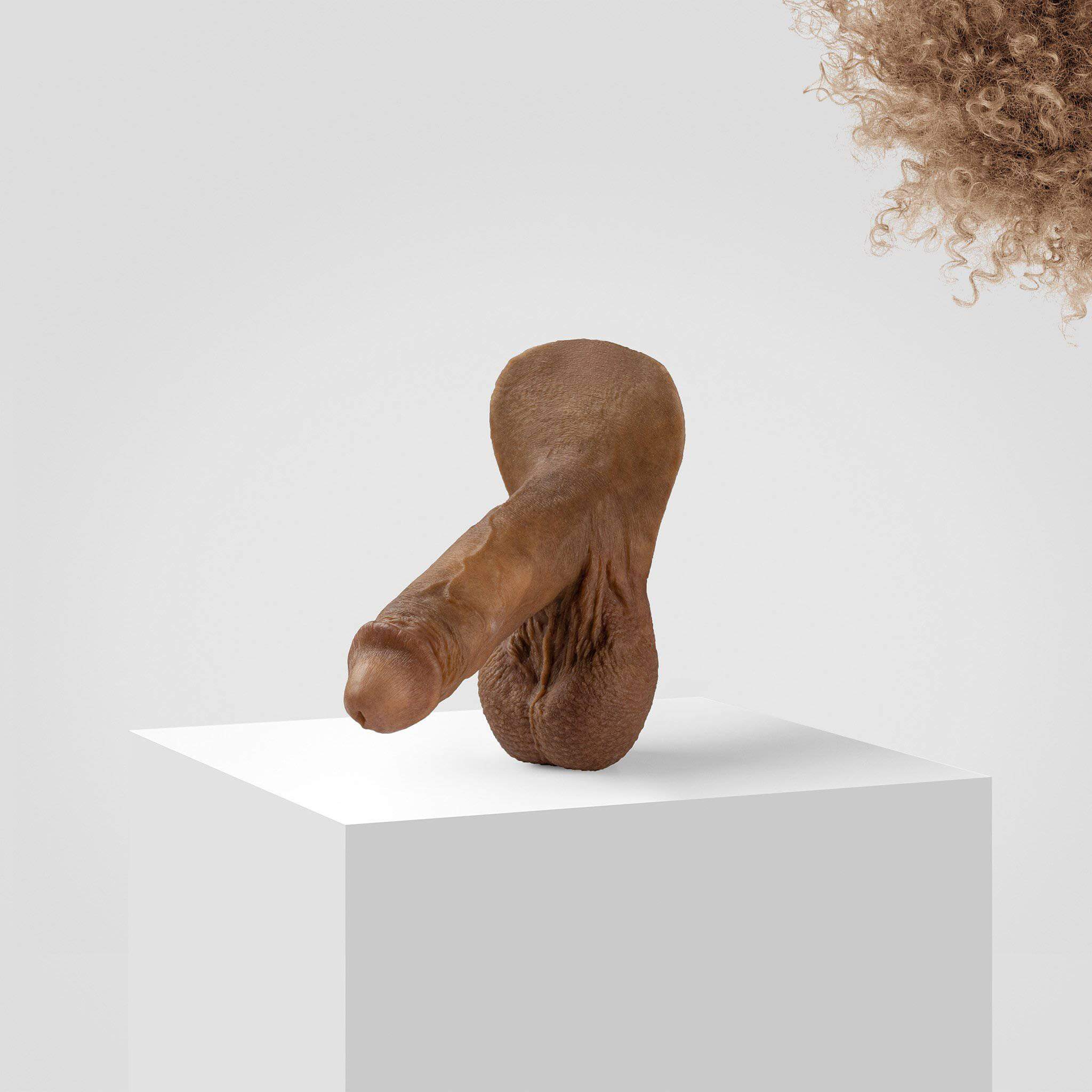Emisil ER05 | Bold Hyper-Realistic Pack & Play Model - Image 78